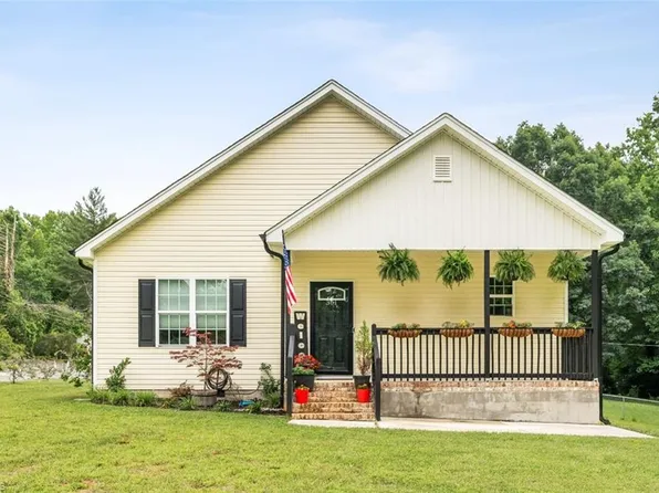 301 Valley Dr, High Point, NC 27260