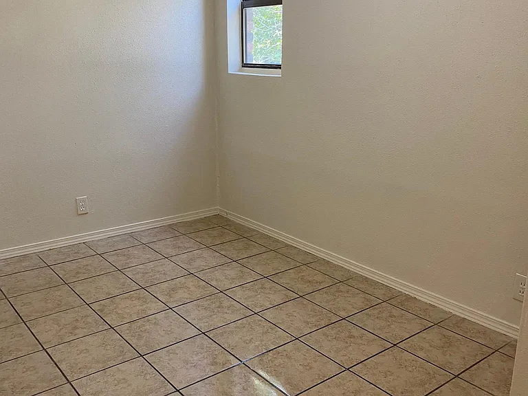 7526 Windsor Oaks — Photo 14