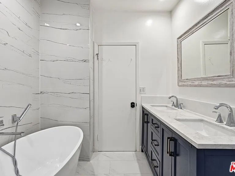 324 S Elm Dr #101 — Photo 18