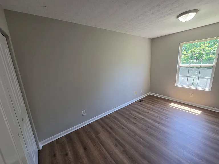 131 Karen Ct — Photo 4