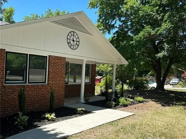 2112 Upper Lake Rd, Thomasville, NC 27360