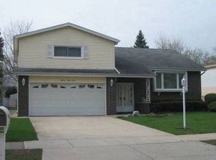 1827 E Basswood Ln, Mount Prospect, IL 60056