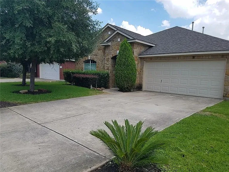 9417 Castle Pines Dr — Photo 1