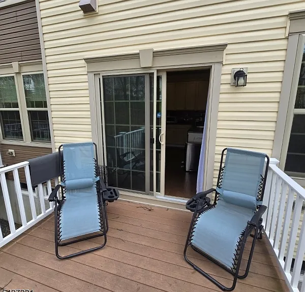 76 Albert Ct — Photo 17