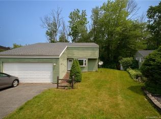12 Woodlot Ln, Middletown, CT 06457