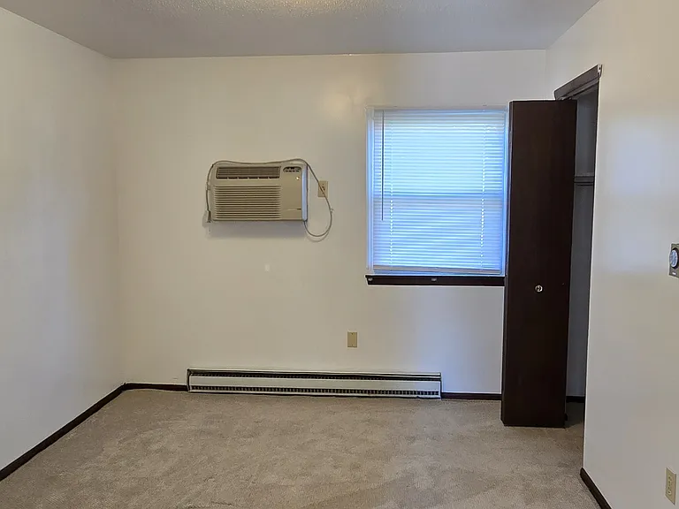 1936 Ottawa Dr #4 — Photo 4