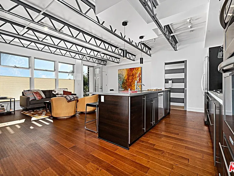 1250 N Harper Ave #416 — Photo 7