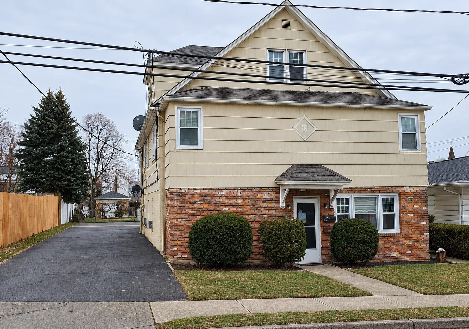 206 Lackawanna Ave — Photo 1