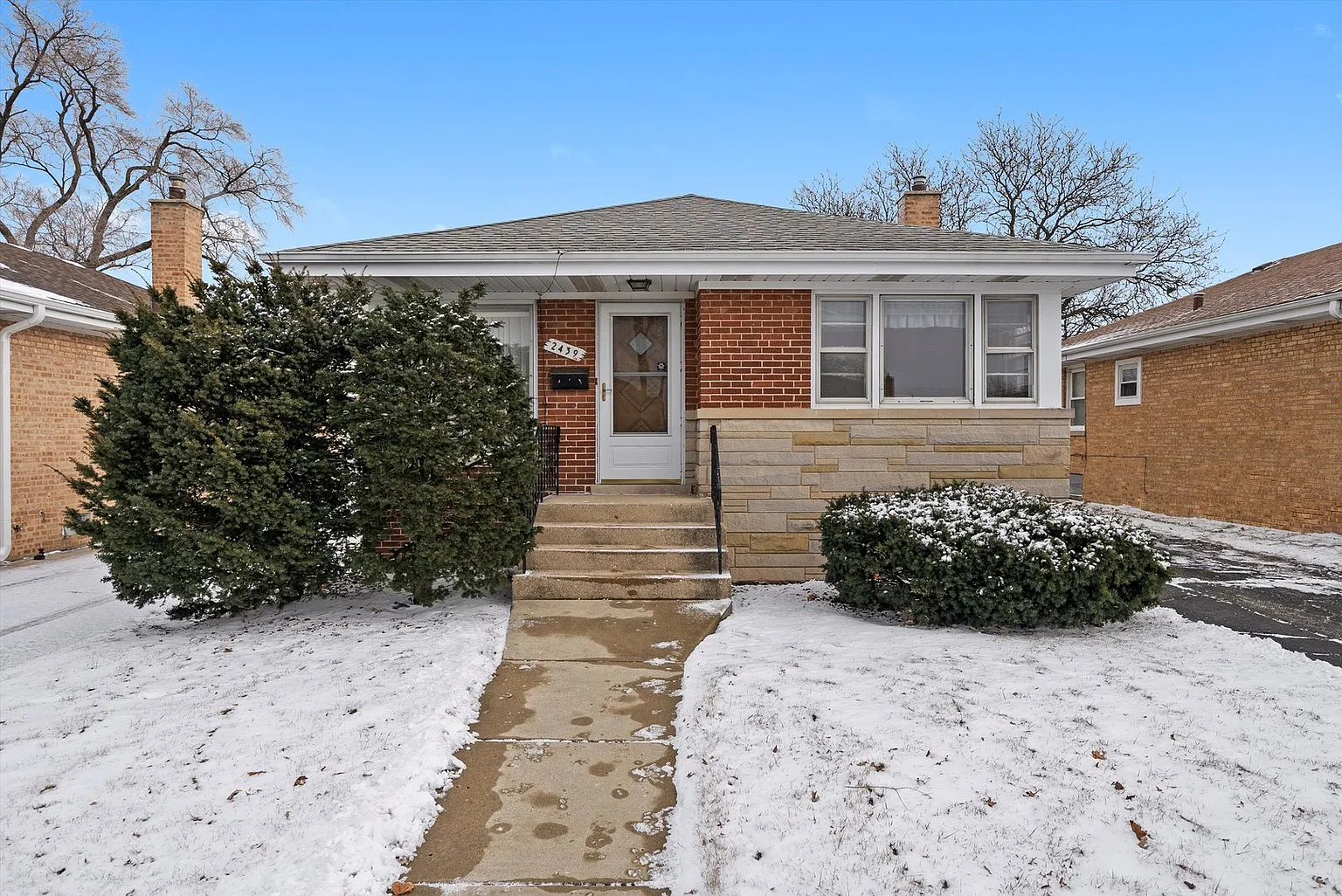 2439 Ernst St photo 1