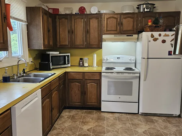 29B Plumtree Rd, Sunderland, MA