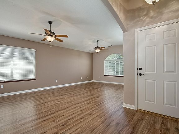 4th image of 18146 Deer Park Ln
