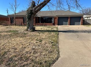 1603 Dallas St, Plainview, TX 79072