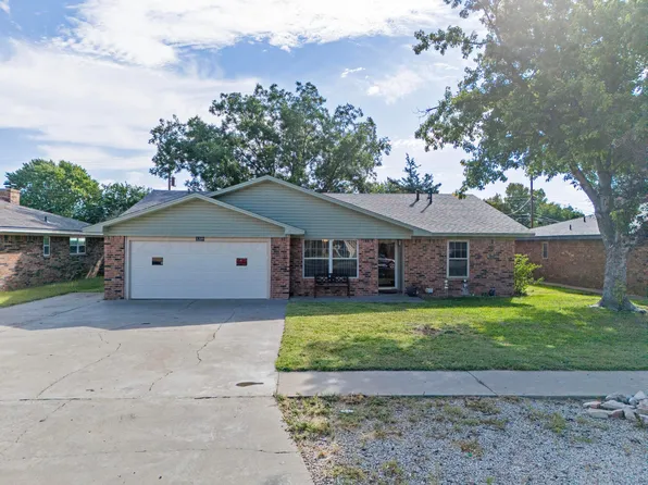 1209 Mills Ave, Dumas, TX 79029