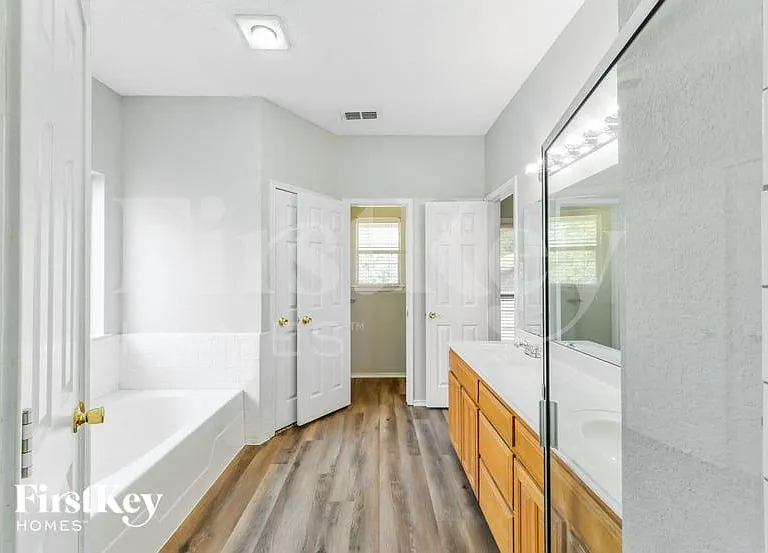 6733 Lucas Ln — Photo 9