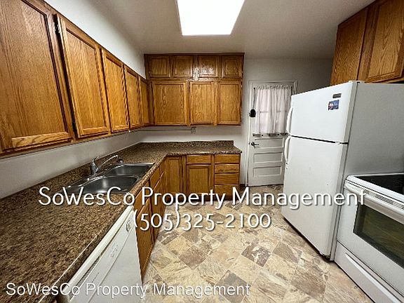 3rd image of 1101 N Gladeview Dr