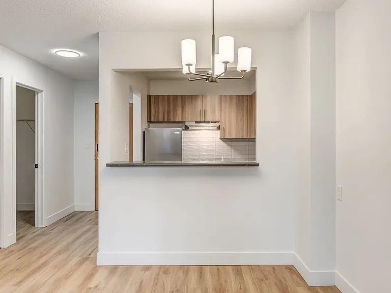 2404 16a St SW — Photo 36