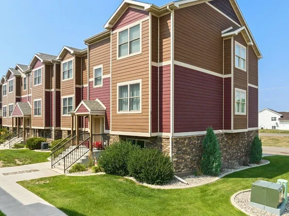 2957 8th St NW, Minot, ND 58703