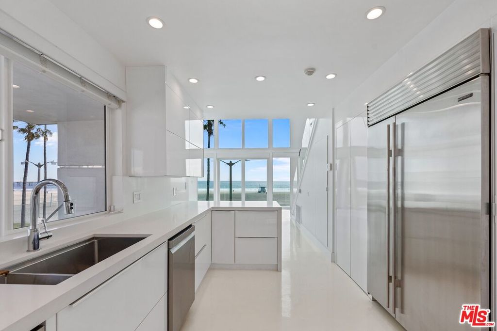2419 Ocean Front Walk, Venice, CA - View 6