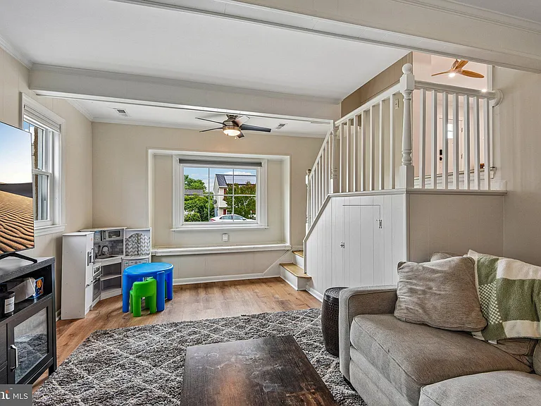105 Dinsmore Ave — Photo 9
