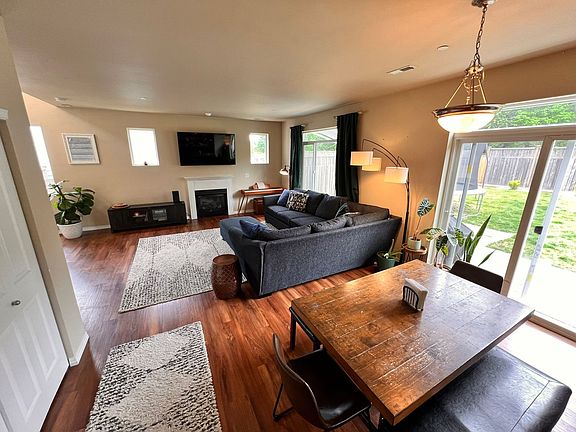 5th image of 7625 Brianna Ct SE