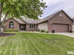 123 Aspen Dr, Chatham, IL 62629
