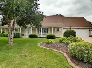 2031 Bradbury Ln, Green Bay, WI 54313