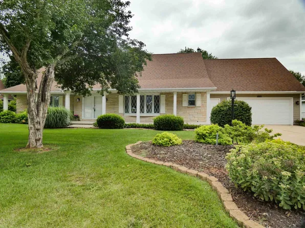 2031 Bradbury Ln, Green Bay, WI 54313