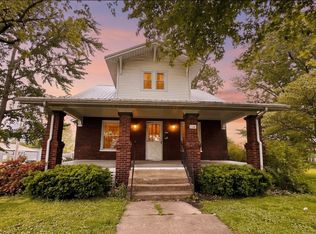 132 W 3rd St, Flora, IL 62839
