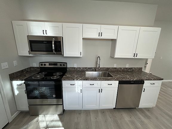 2nd image of 404 Thwing St #2