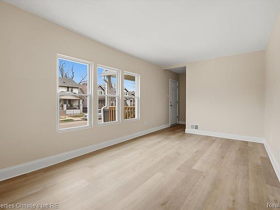 5th image of 16596 Santa Rosa Dr