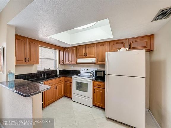 4th image of 1350 Silverado Dr #1350