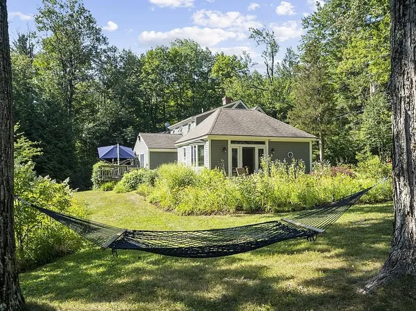 25 Middle Hancock Road, Peterborough, NH 03458