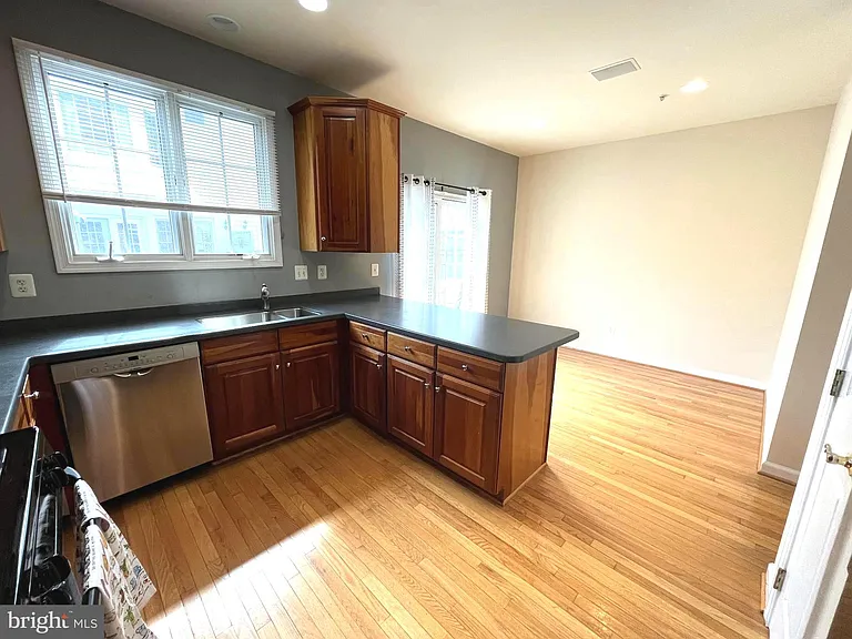 1601 Leeds Castle Dr — Photo 16