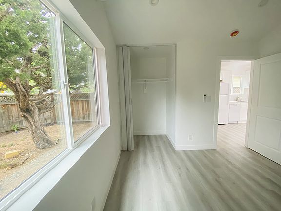 4th image of 1059 Barbara Ave