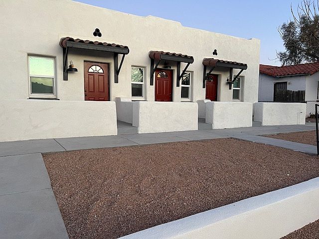 Fully remodeled 2BR apartments. Parking requires an annual parking pass.