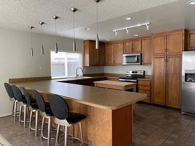 4 bed, 1614 sqft, $4,750 — Photo 3