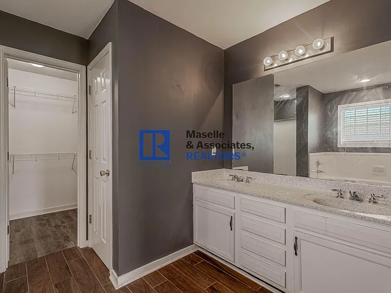 624 Post Oak Pl — Photo 20