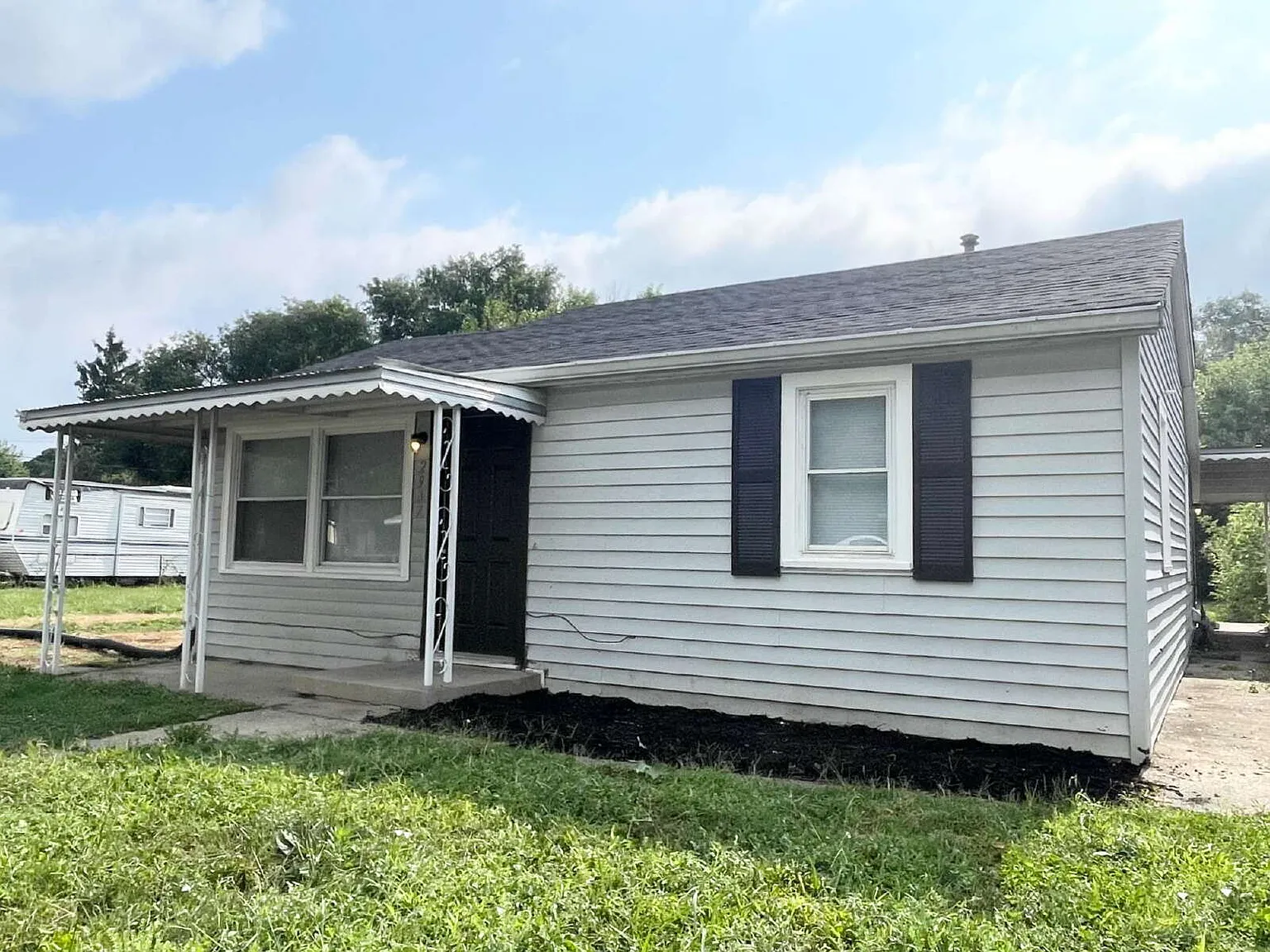 3 bed, $1,025 — Photo 1