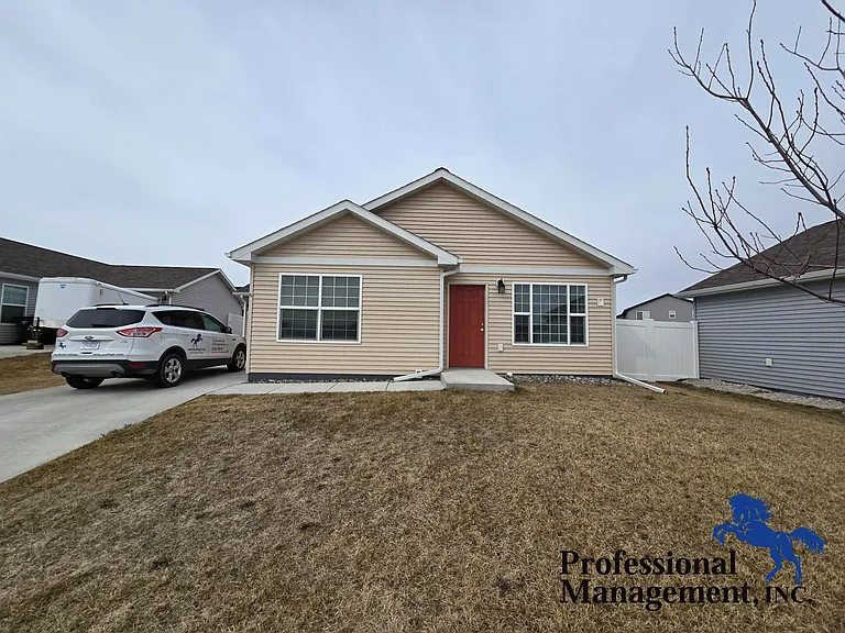 2314 Acacia Cir — Photo 1