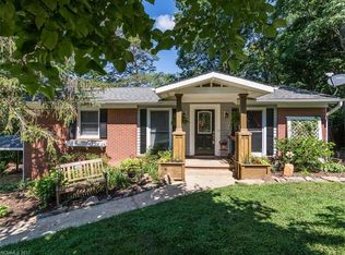 21 Waverly Ct, Asheville, NC 28805