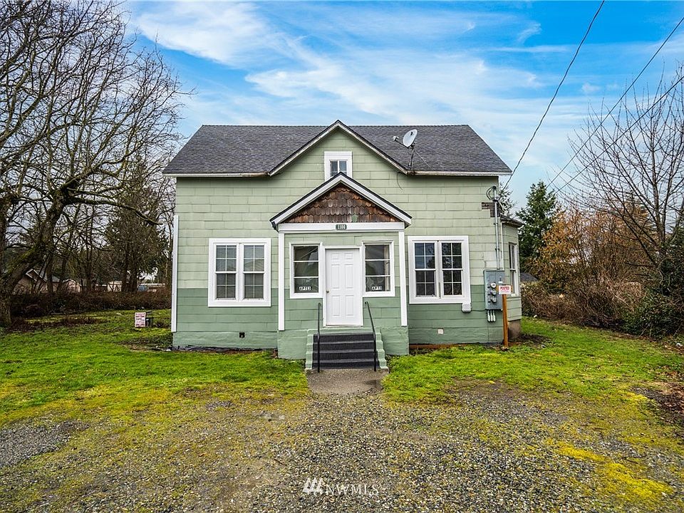 Great investment opportunity awaits in Sedro-Woolley! This 3-unit triplex provides the ability to capture instant income and the potential to expand!