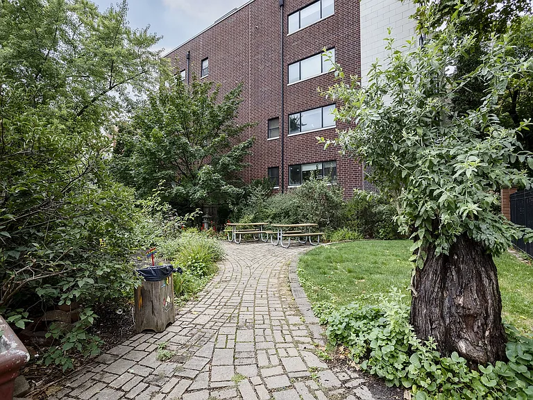 821 W Roscoe St #1 — Photo 28