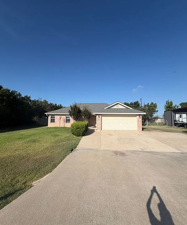 715 Lakeview Dr
