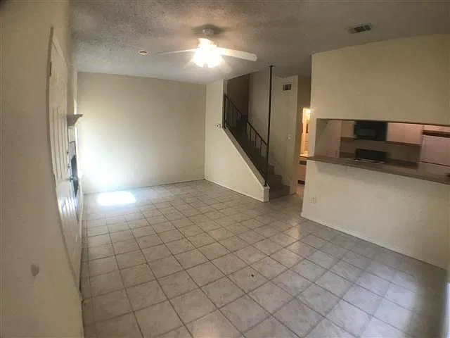 3 bed, 2.5 bath, 992 sqft, $2,700 — Photo 3