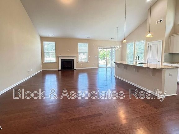 3rd image of 2433 Cedar Rock Dr