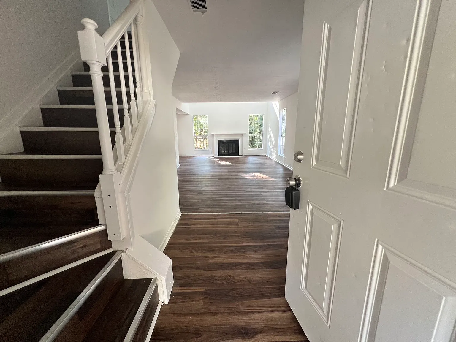 3 bed, 2.5 bath, 1492 sqft, $1,700 — Photo 2