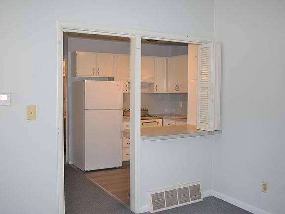 4th image of 67 E Kossuth St #B