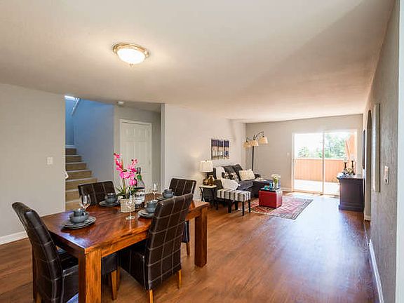 4th image of 2461 Toyon Way