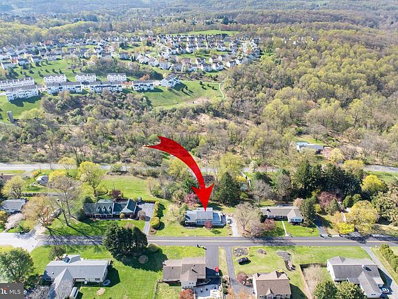 2nd image of 1412 Cardinal Dr