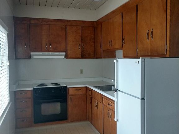 5th image of 450 Redwood Ave APT 23
